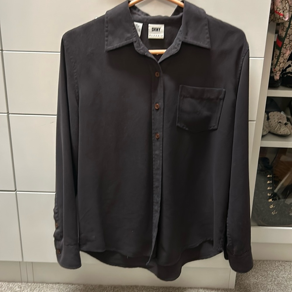 DKNY brown long sleeve shirt size 6. Polyester. Sleeve length 23